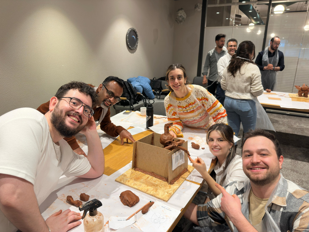 logiwa - takım heykel (2)