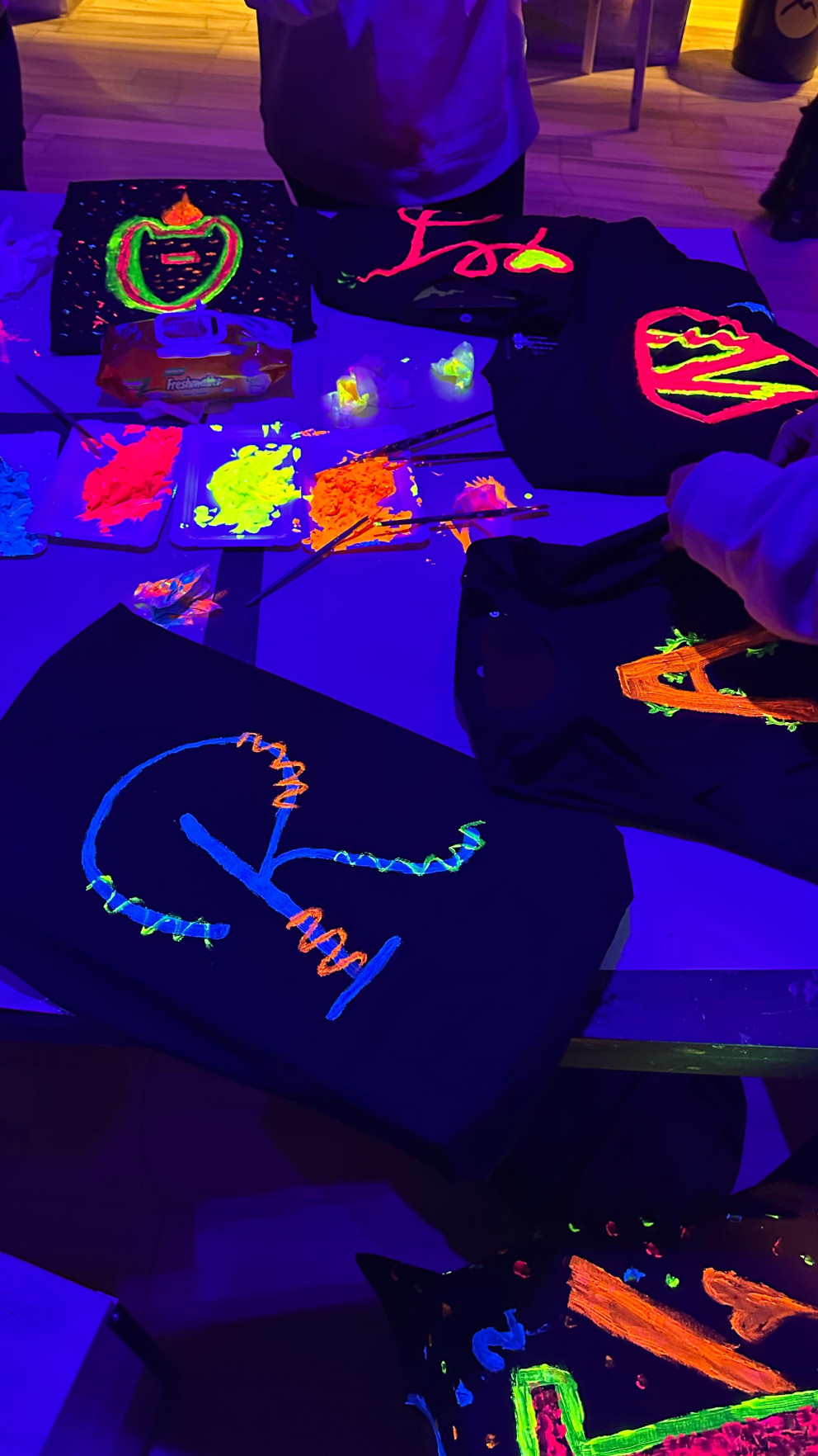 glow in the dark - tshirt boyama - human scrabble - maslak (19)